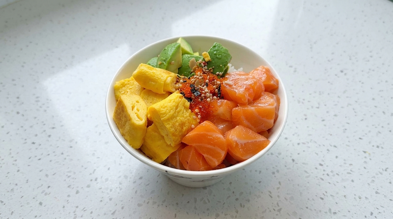 Salmon Donburi (Sake Don) con Tamagoyaki Fatto in Casa