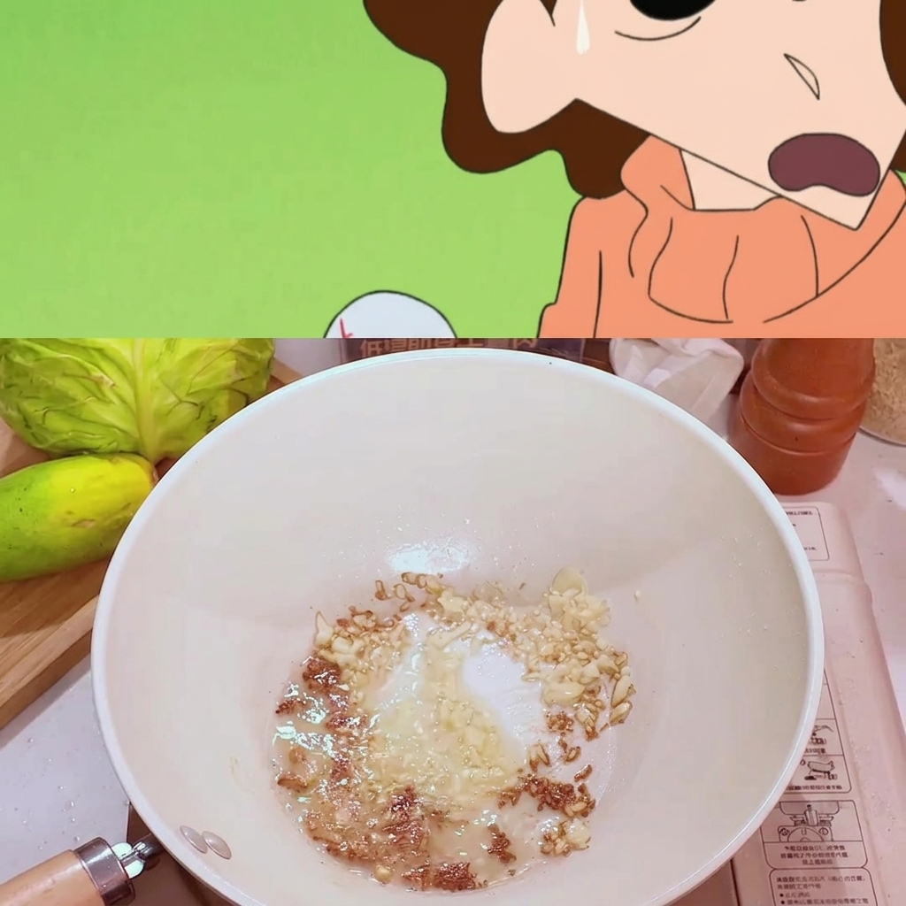 Un cucchiaio di pasta di miso mescolato allaglio saltato in padella.