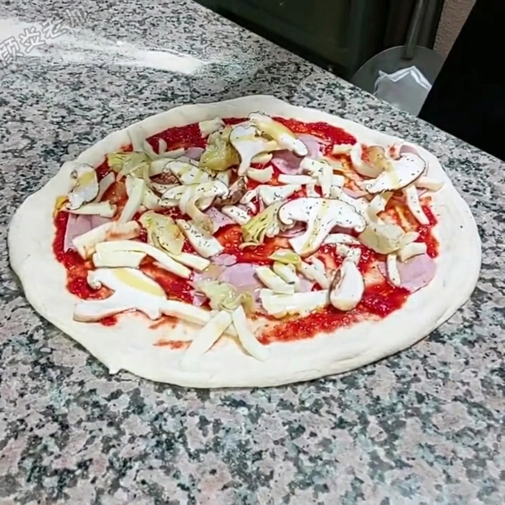 Origano secco spolverato a mano sulla pizza pronta per il forno.
