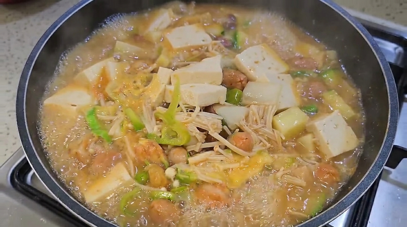 Doenjang Jjigae Autentico (Stufato di Pasta di Soia Coreano)