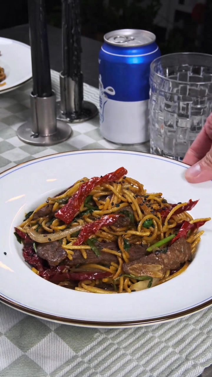 Spaghetti saltati in stile Xinjiang