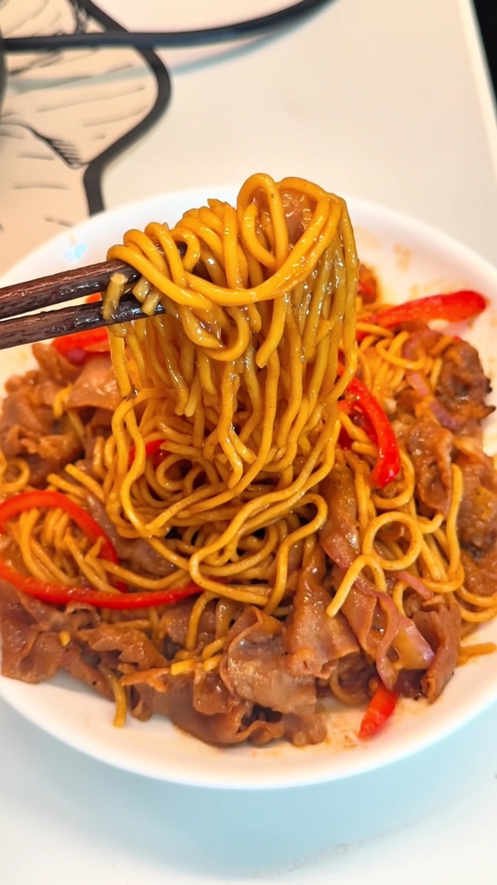 Spaghetti al Pepe Nero con Manzo