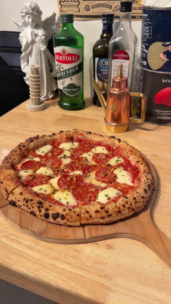 Pizza artigianale al salame piccante