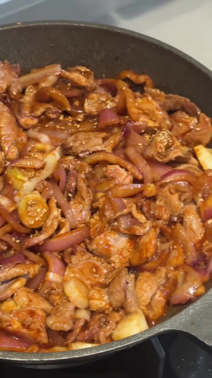 Maiale Coreano Piccante Saltato in Padella (Jeyuk Bokkeum)