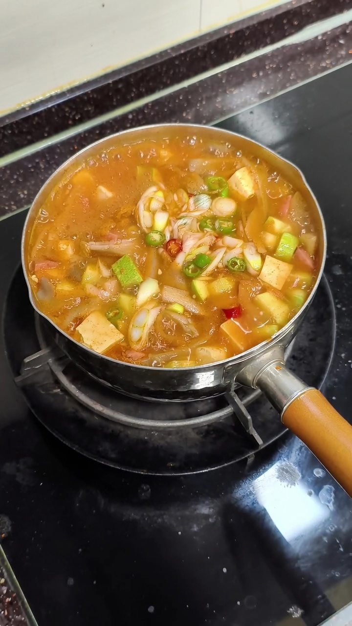 Stufato Coreano Tradizionale al Soia Fermentata (Doenjang Jjigae)