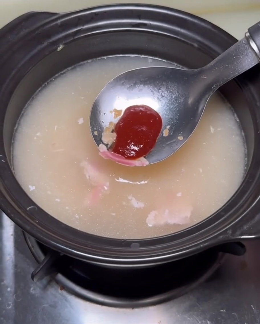 Salsa aggiunta al brodo.