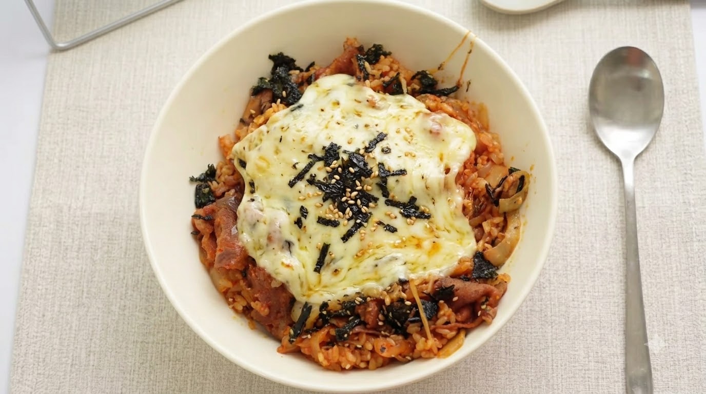 Riso Saltato con Kimchi e Manzo e Formaggio Fuso