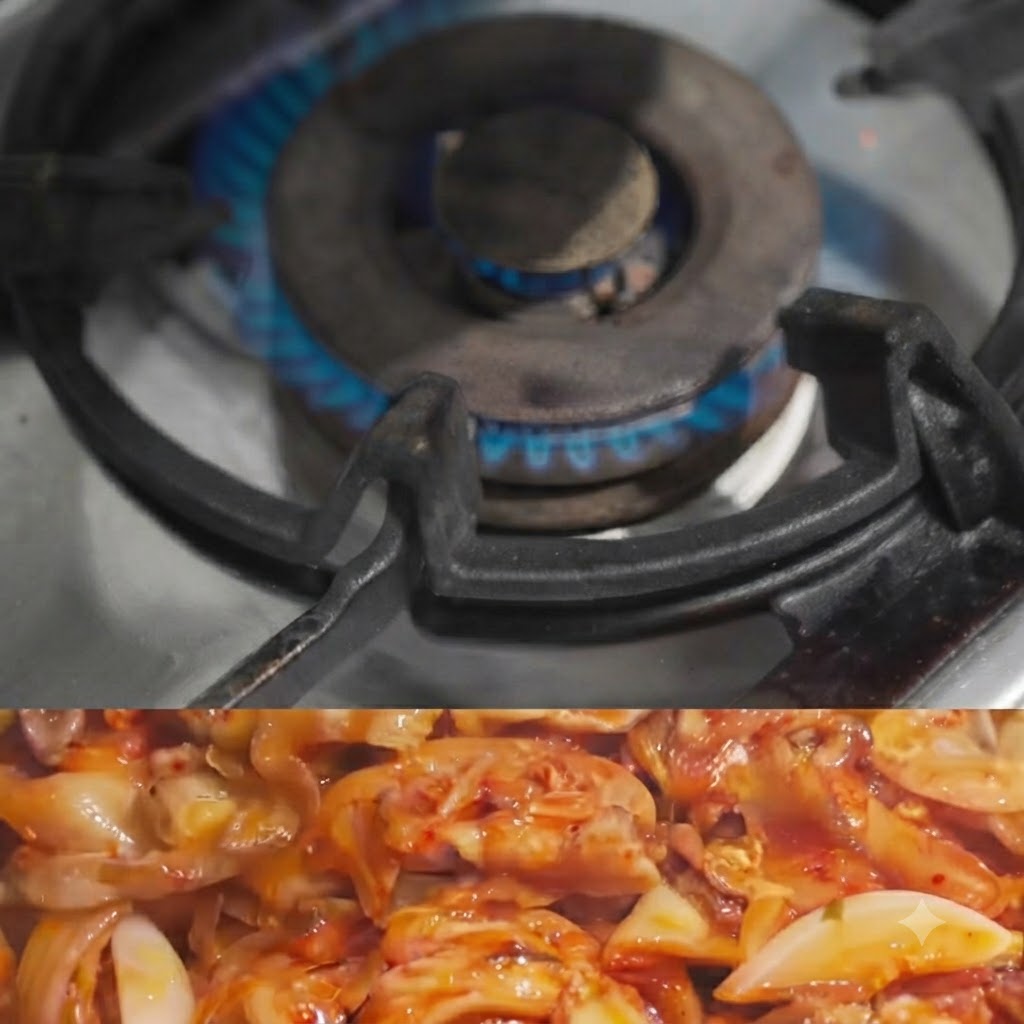 Succo di kimchi versato in una padella di ingredienti saltati.
