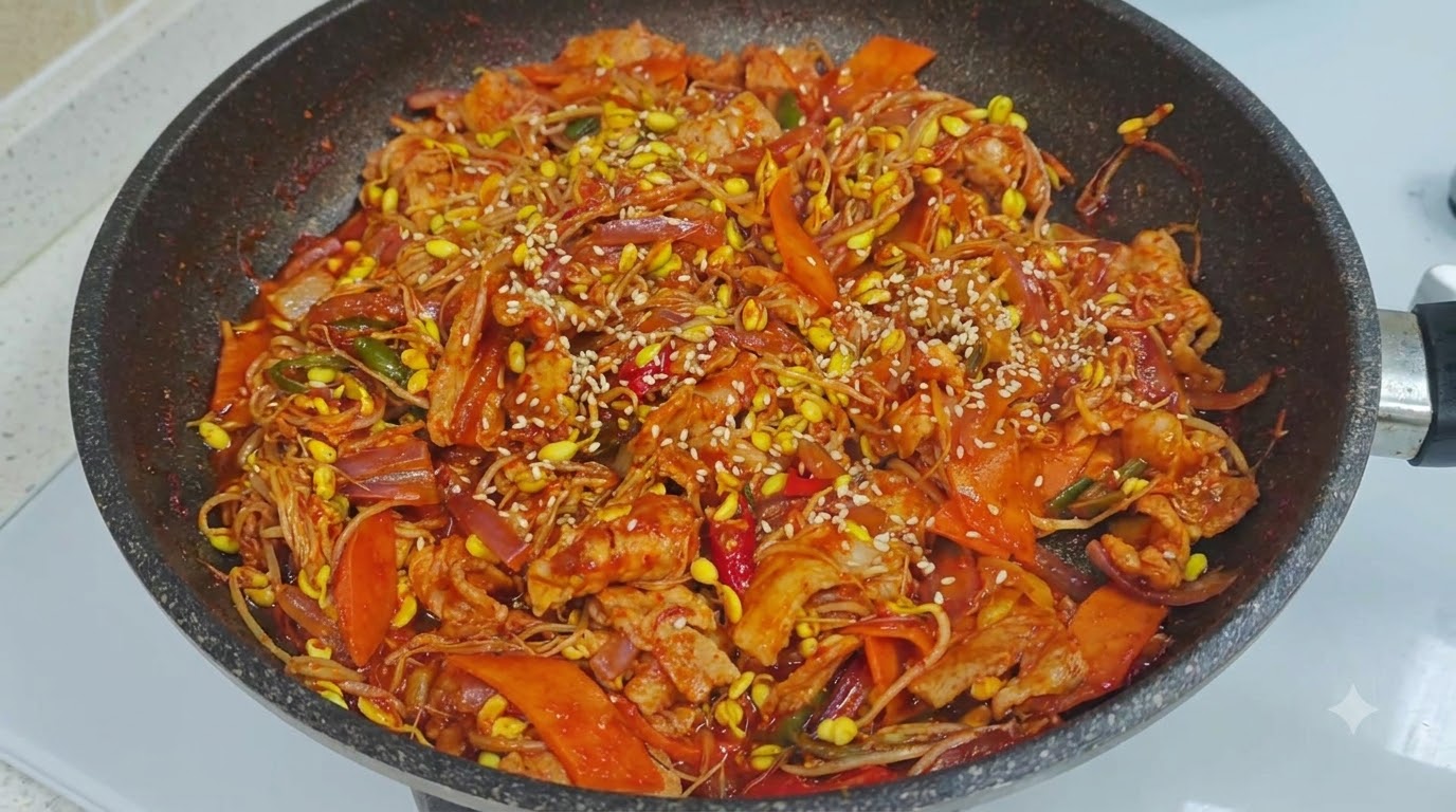 Stufato di Pancetta di Maiale e Germogli di Soia Coreano