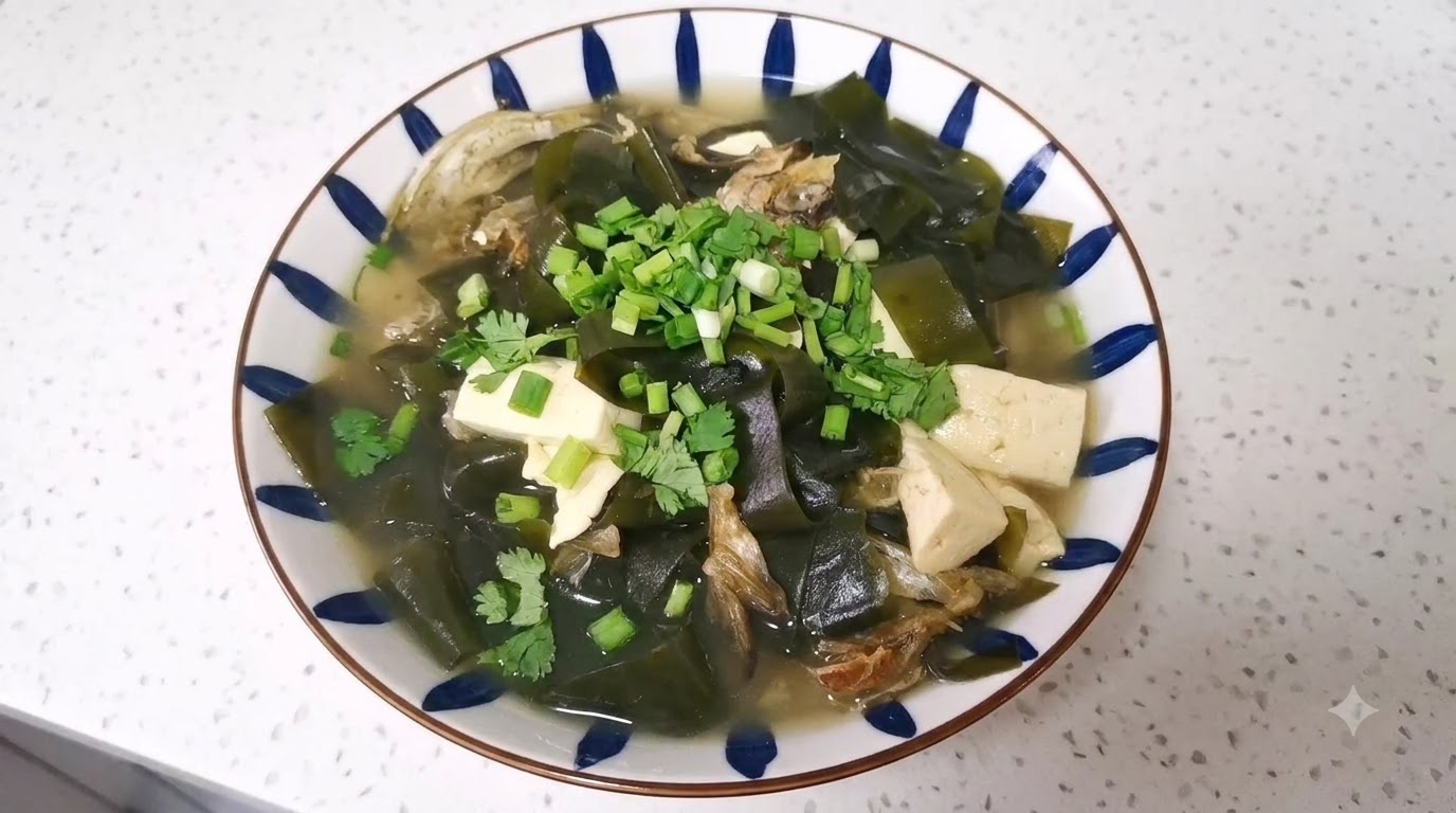 Zuppa di Tofu e Alghe con Brodo di Teste di Merluzzo Essiccato